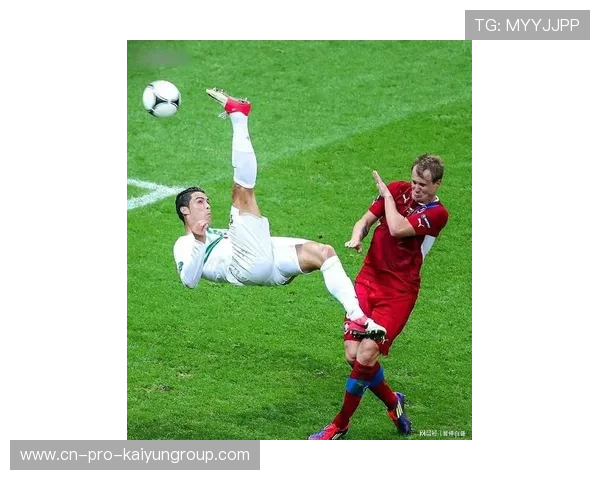 C罗飞身抢点姿态霸气无比